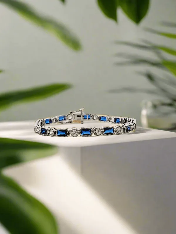 Adorable_Delicate_Crystal_Studded_Bracelet