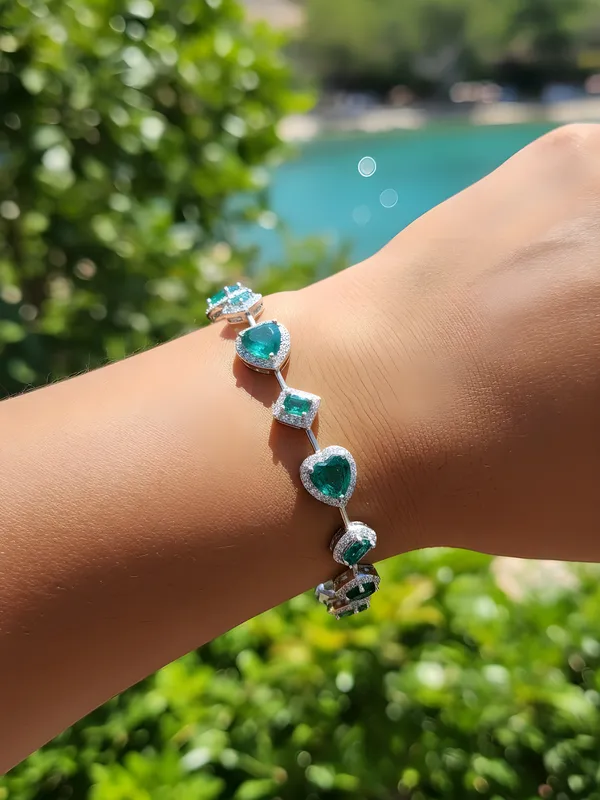Emerald_Green_Multi_Cut_Stone_Bracelet_With_Diamonds