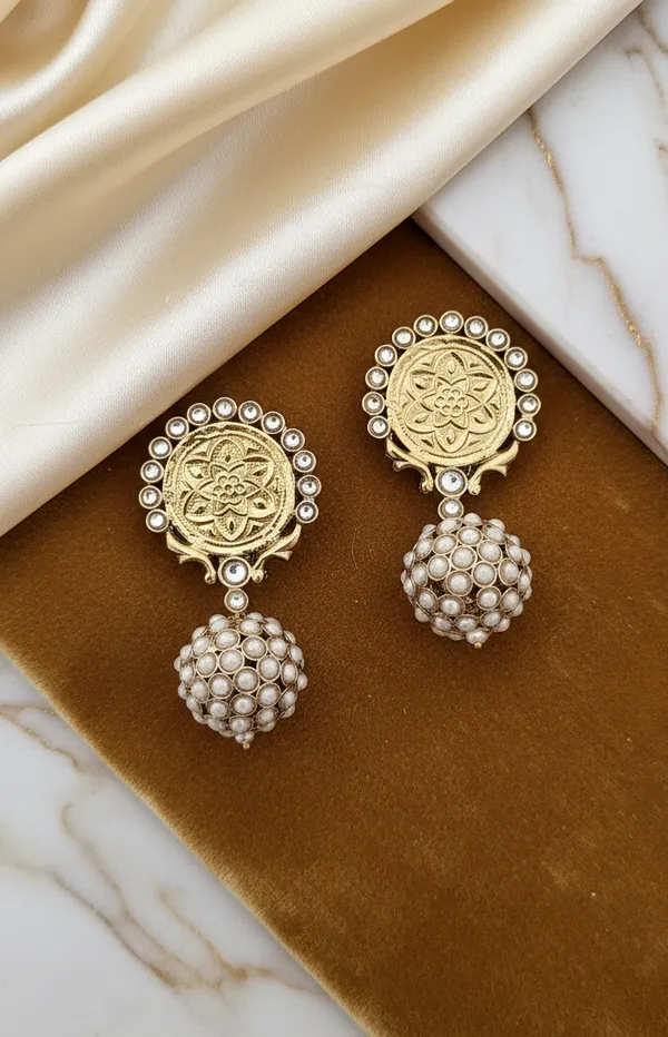 Ornate_Gold_Medallion_Pearl_Jhoomar_Drop_Earrings