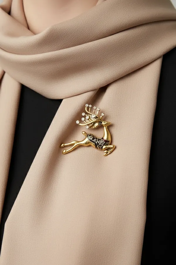 Jeweled_Reindeer_Brooch_With_Crystal_Antlers