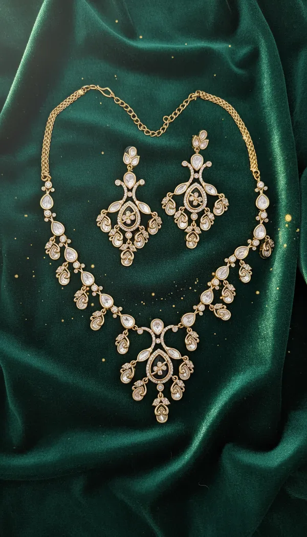The_Graceful_Kundan_Drop_Necklace_Set