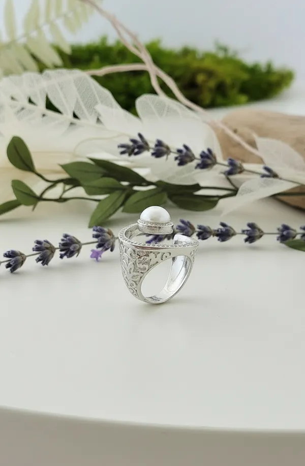 The_Grand_Pearl_Scroll_Ring