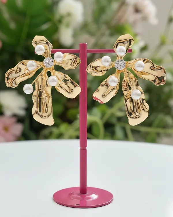 Gold_Floral_Pearl_Earrings