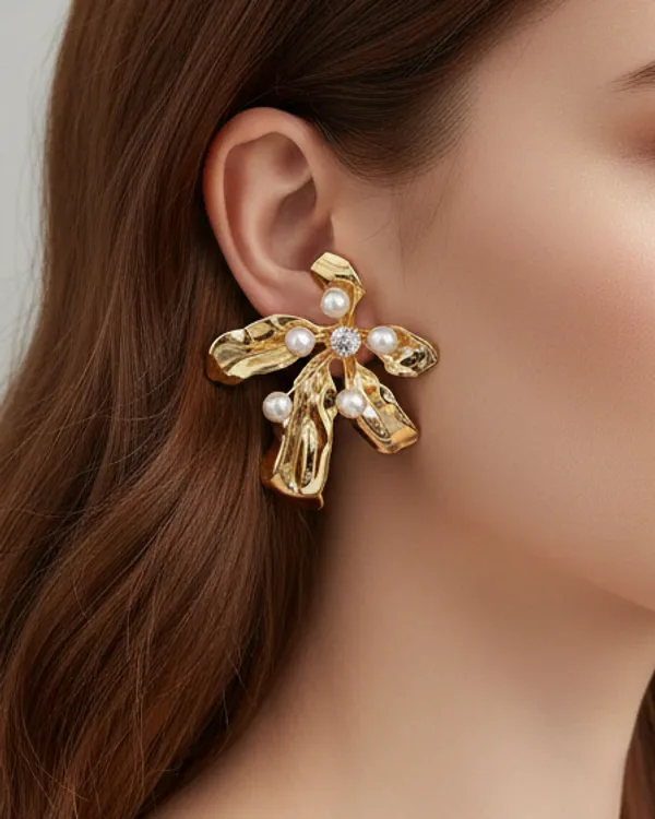 Gold_Floral_Pearl_Earrings