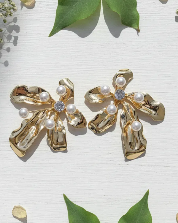 Gold_Floral_Pearl_Earrings