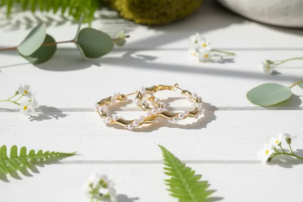 Twisted_Gold_Pearl_Hoops