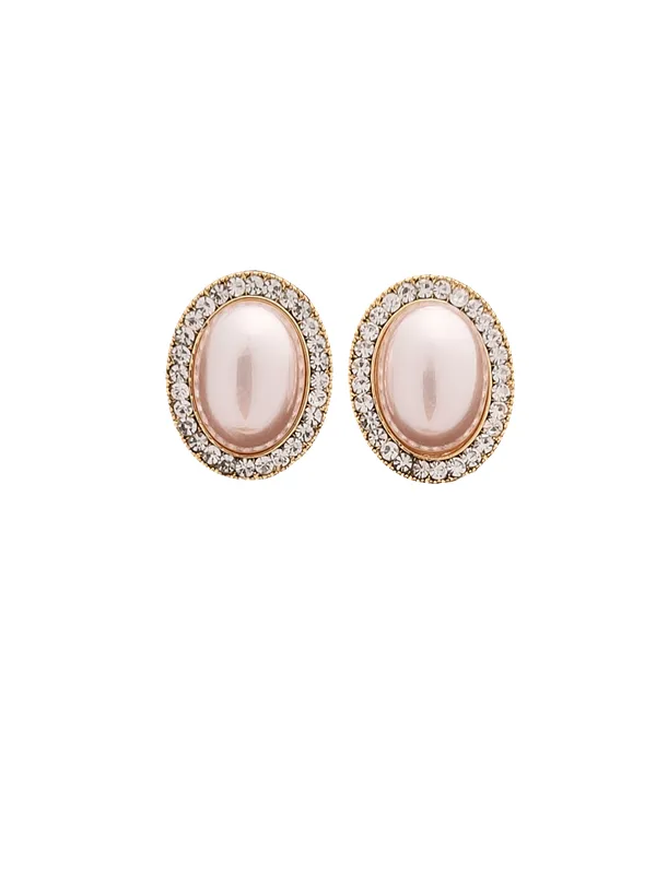 Classic_pearl_studs_with_diamonds
