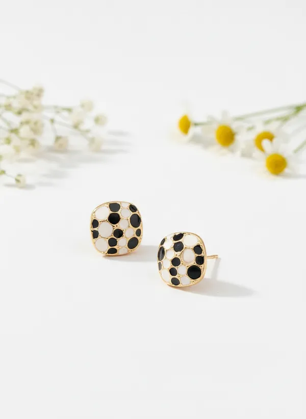 Enamelled_studs