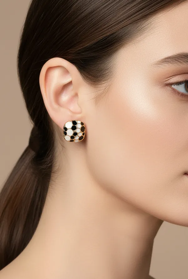 Enamelled_studs