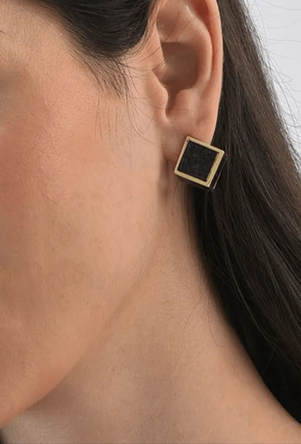 Onyx_Edge_Cube_Studs