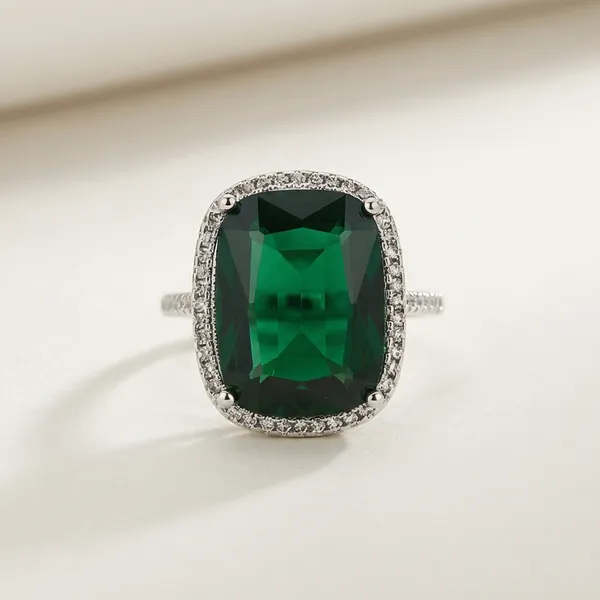 Gemstone_Halo_Ring