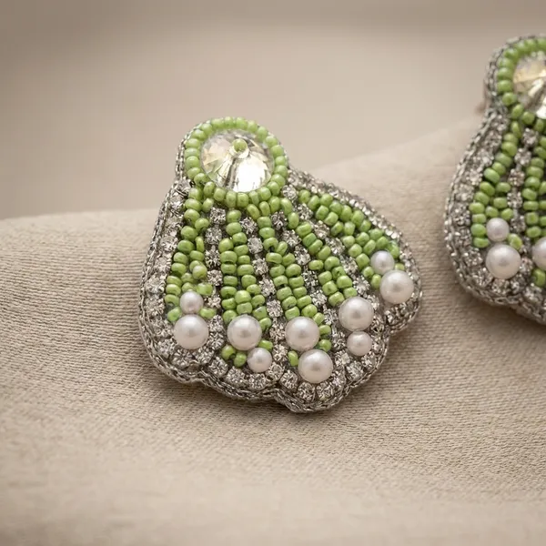 Seashell_Beaded_Stud_Earrings_With_Pearls_And_Crystal_Accents