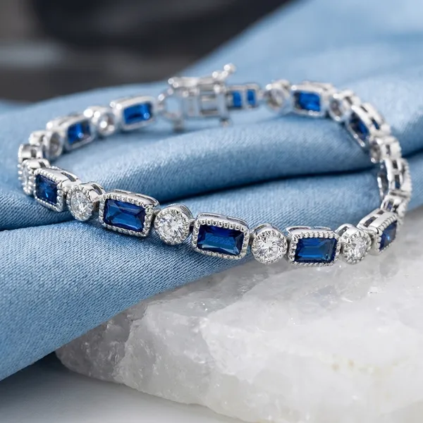 Adorable_Delicate_Crystal_Studded_Bracelet