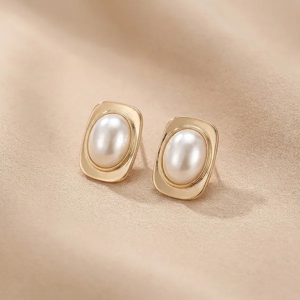Textured_Edge_Pearl_Stud_Earrings