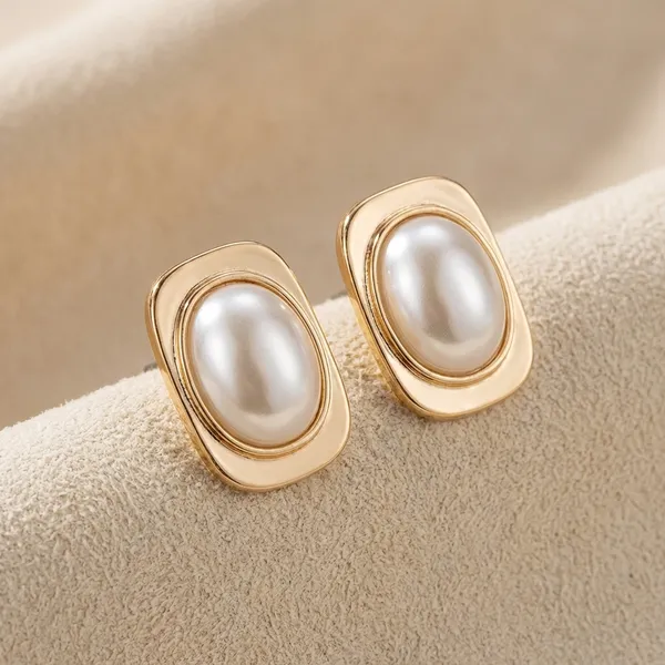 Textured_Edge_Pearl_Stud_Earrings