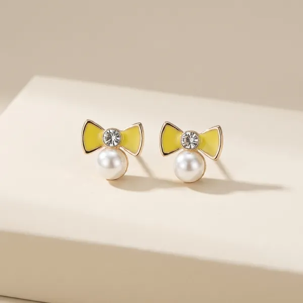 Enamelled_Bow_With_A_Diamond_Pearl_Mini_Studs