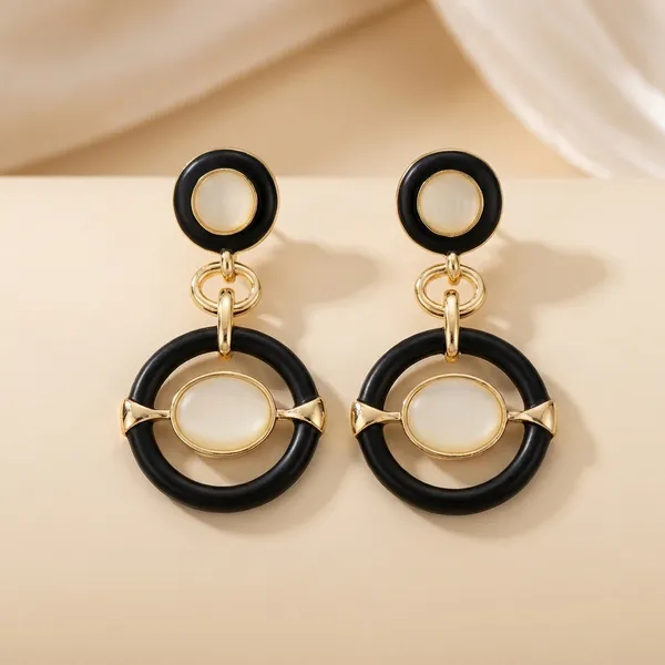 Gold_Geometric_Drop_Earrings