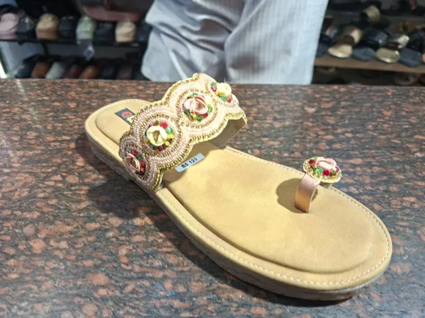 Elegant_Golden_Kolhapuri_Chappal_with_Colorful_Stone_Embellishments