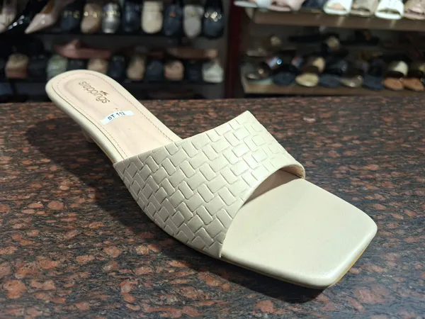 Elegant_White_Woven_Strap_Flat_Sandals_for_Women