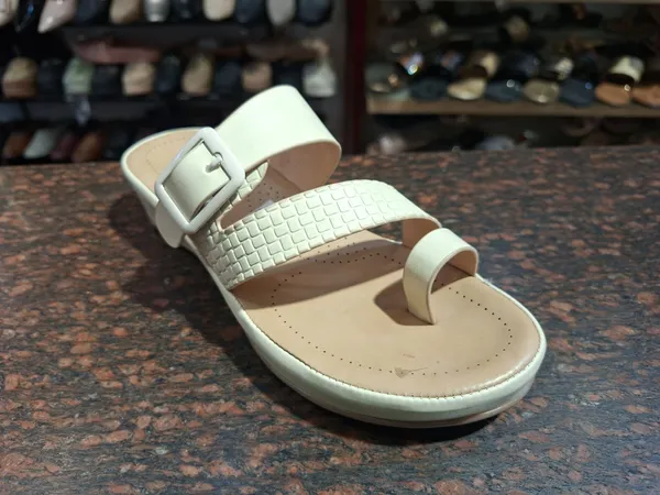 White_Kolhapuri_Chappal_for_Women_-_Traditional_Handcrafted_Leather_Sandal