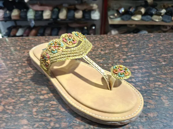 Golden_Embellished_Kolhapuri_Sandal