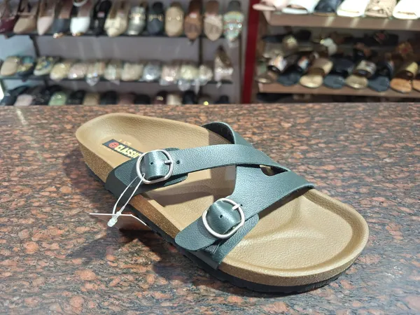 Women's_Cross-Strap_Buckle_Sandals