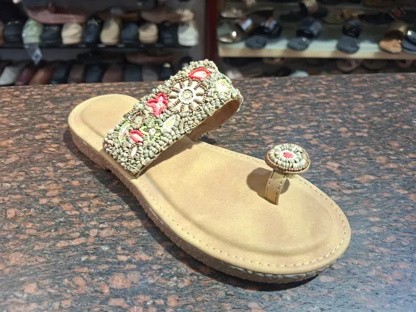 Ethnic_Kolhapuri_Chappal_with_Traditional_Embroidery