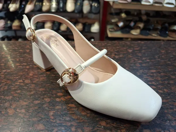 Elegant_White_Block_Heel_Slingback_Sandals_with_Pearl_Buckle