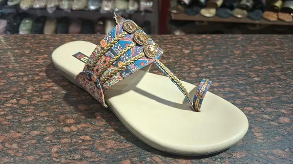 Embellished_Multicolor_Toe_Ring_Sandal_with_Antique_Gold_Design