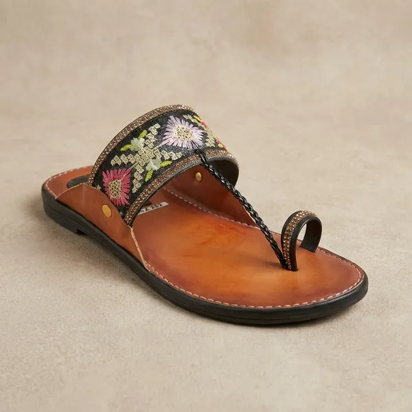 Handcrafted_Embroidered_Leather_Kolhapuri_Chappal