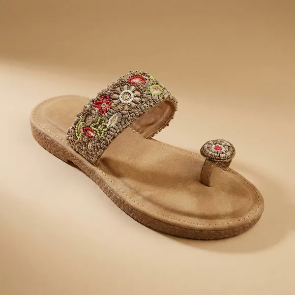 Ethnic_Kolhapuri_Chappal_with_Traditional_Embroidery