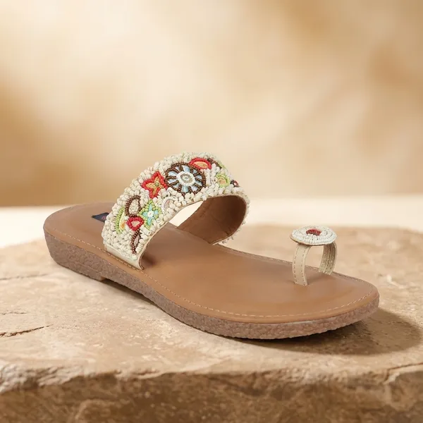 Handcrafted_Beaded_Toe-Ring_Sandal_-_Cream