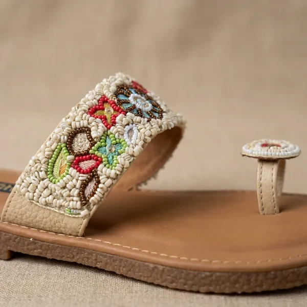 Handcrafted_Beaded_Toe-Ring_Sandal_-_Cream
