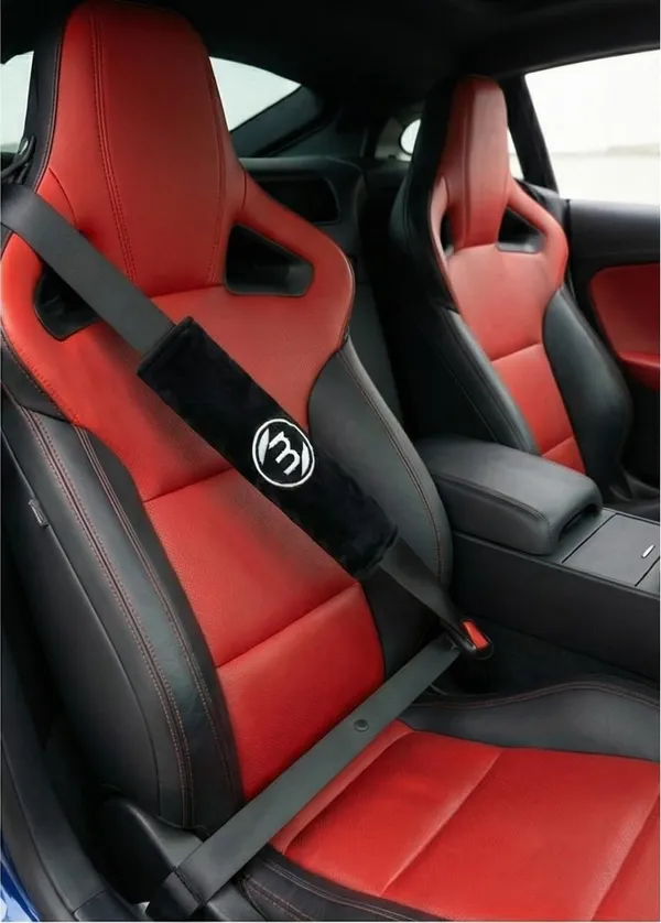 Black_Polyester_And_Velvet_Premium_And_Elegant_Seat_Belt_Pad_For_Car