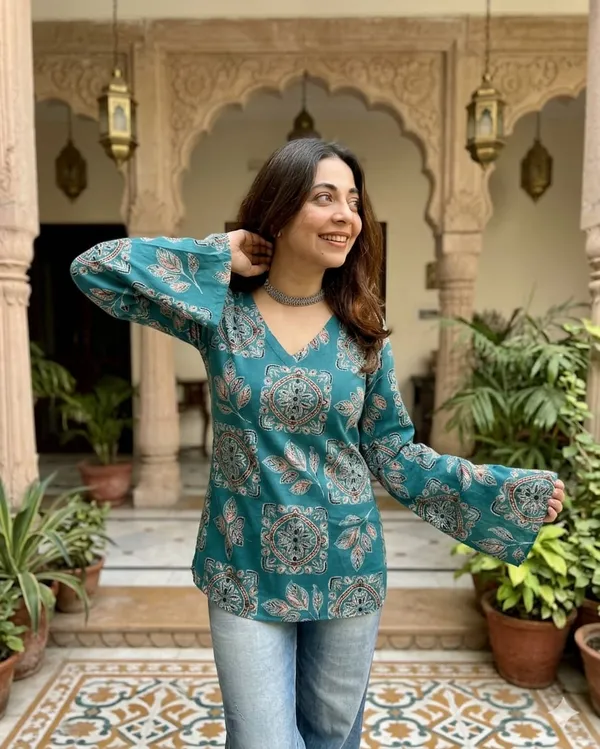 Turquoise_Printed_Kurti_Top_With_Mandala_And_Leaf_Motifs