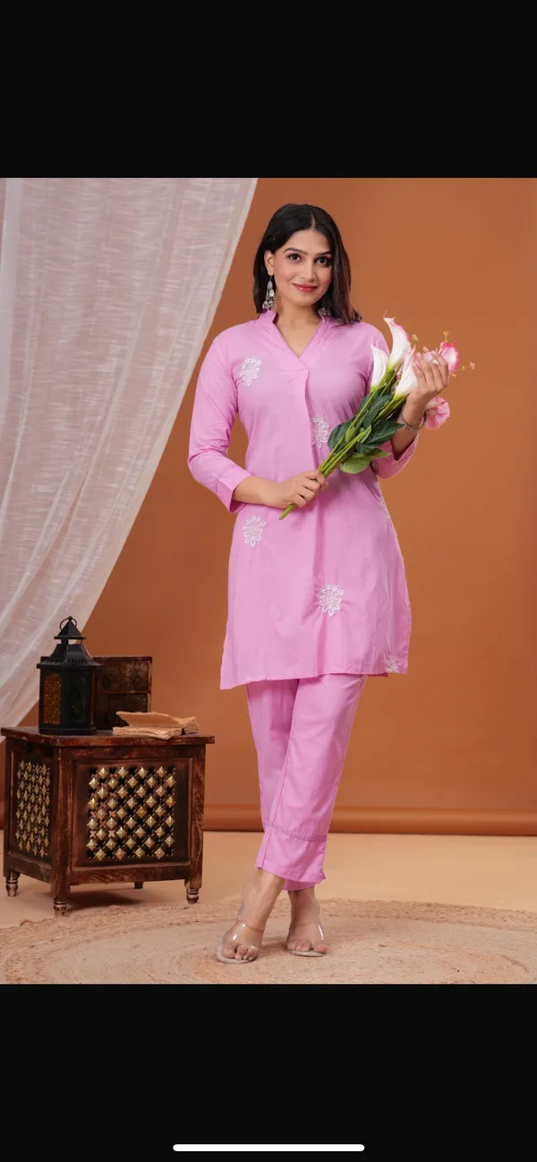 Pink_Floral_Embroidery_Kurta_Set_For_Women
