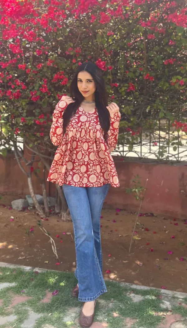 Red_Floral_Print_Gathered_Flared_Top_For_Women