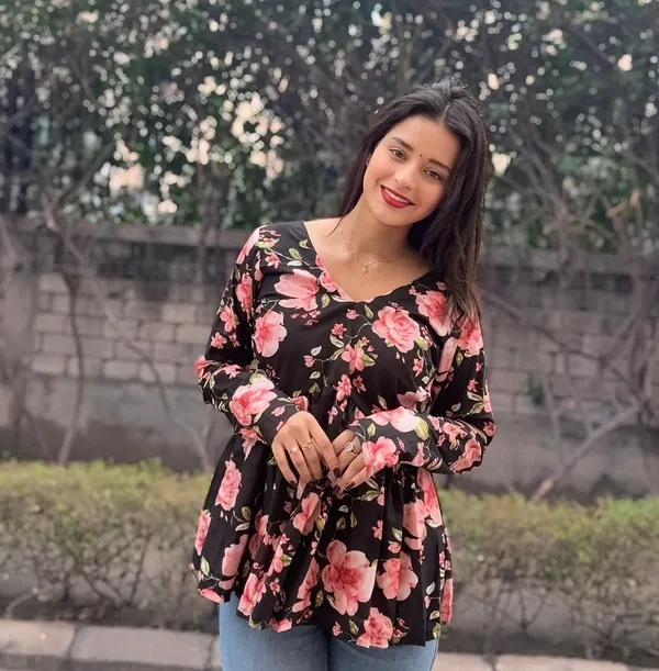 Womens_Black_Floral_Print_Peplum_Top_With_Long_Sleeves
