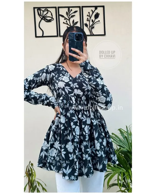 Womens_Black_And_White_Floral_Printed_Long_Sleeve_Top