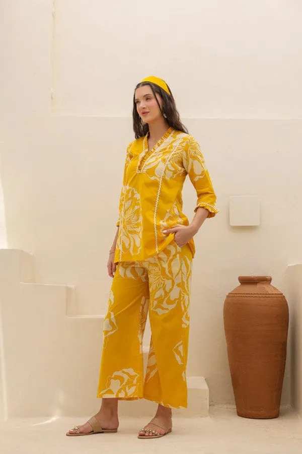 Yellow_Floral_Printed_Ethnic_Kurta_Set_With_Ruffle_Details