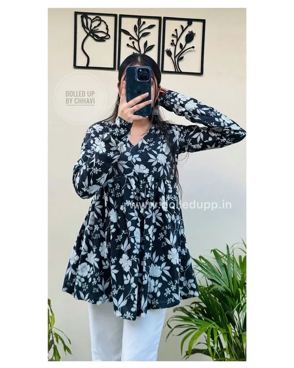 Womens_Black_And_White_Floral_Printed_Long_Sleeve_Top
