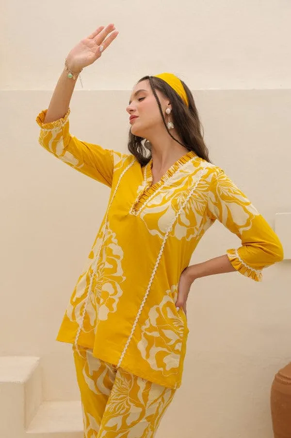 Yellow_Floral_Printed_Ethnic_Kurta_Set_With_Ruffle_Details
