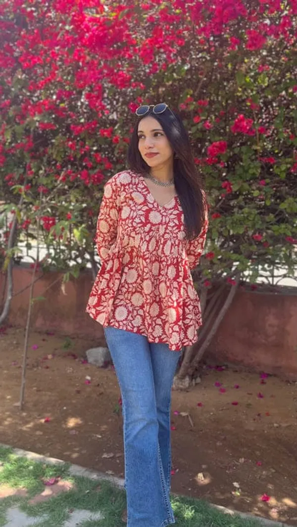 Red_Floral_Print_Gathered_Flared_Top_For_Women
