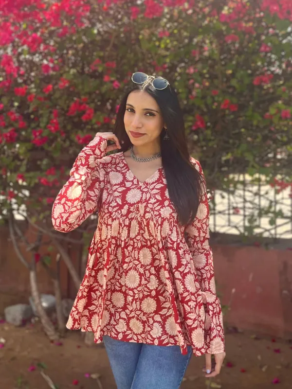 Red_Floral_Print_Gathered_Flared_Top_For_Women