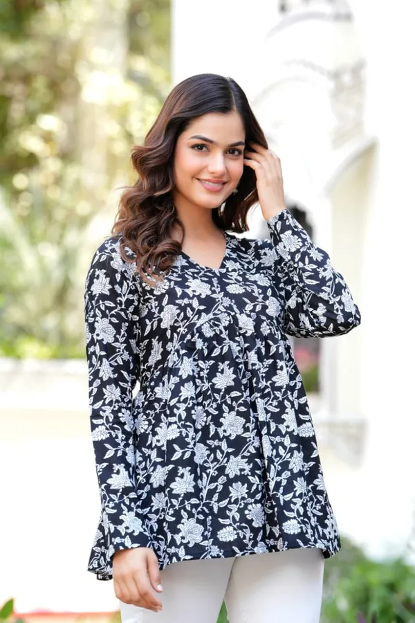 Womens_Black_And_White_Floral_Printed_Long_Sleeve_Top