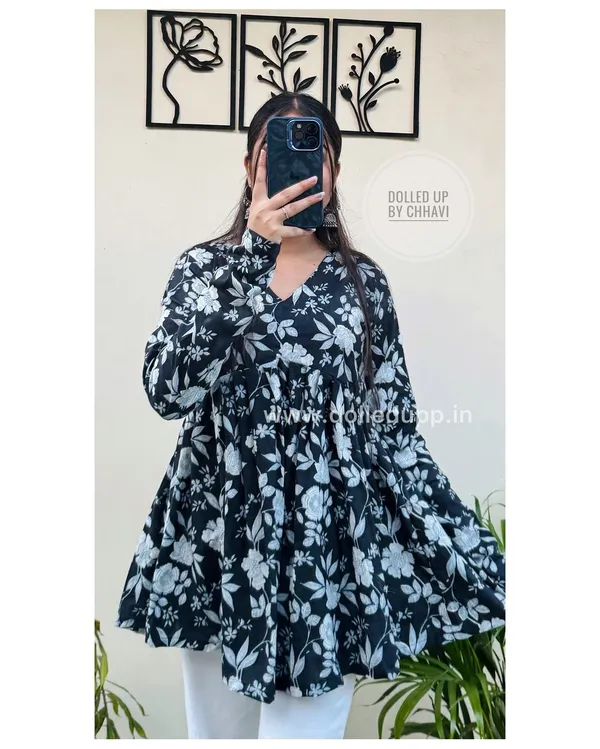 Womens_Black_And_White_Floral_Printed_Long_Sleeve_Top