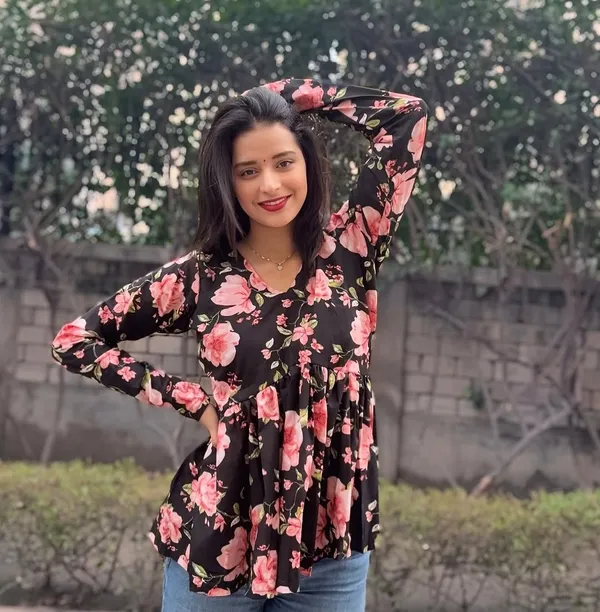 Womens_Black_Floral_Print_Peplum_Top_With_Long_Sleeves