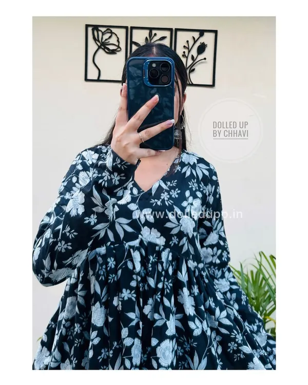 Womens_Black_And_White_Floral_Printed_Long_Sleeve_Top