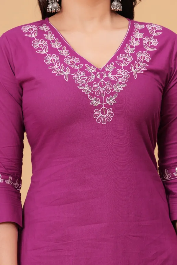 Magenta_Embroidered_Straight_Kurta_With_Pants