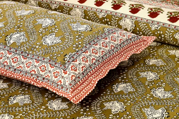 Multicolour_Cotton__Bedsheet_For_Home_And_Decor_100_X_108_Inch